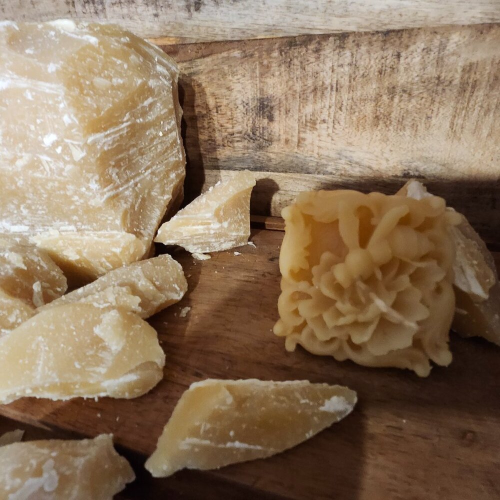Flowers and bee beeswax 100% pure